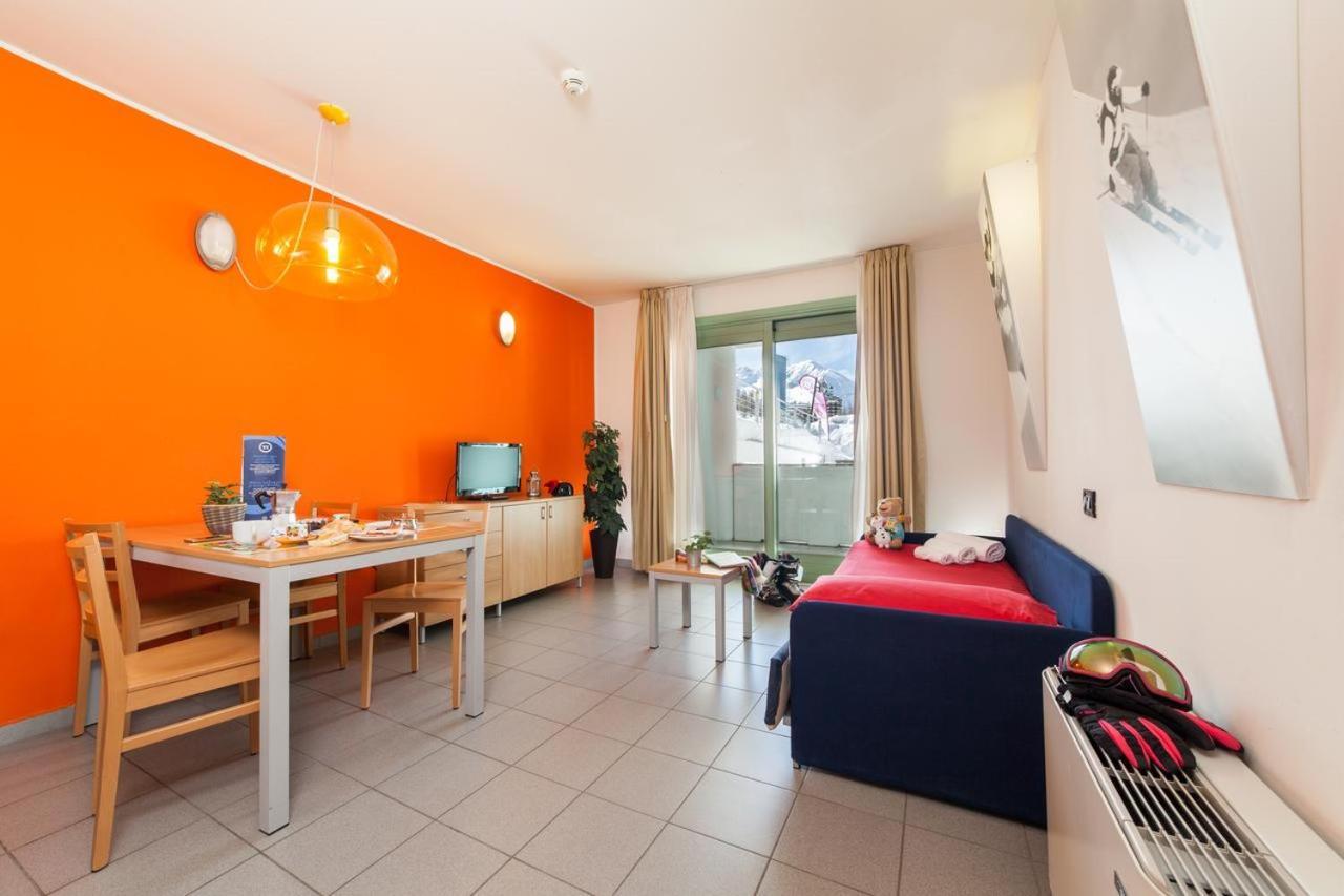 Teleo Vacanze - Villaggio Olimpico Di Colle Sestriere Exteriör bild